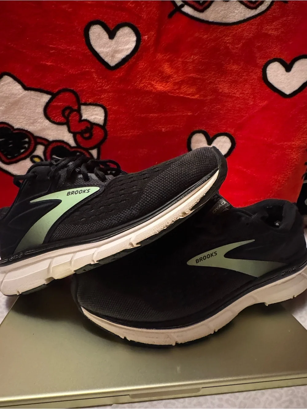 Brooks Dyad 11 Women's Black Running Shoes with Mint Green Accent